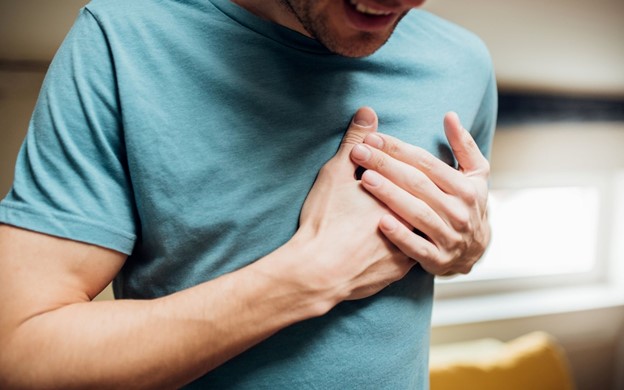 When and for what chest pain should you call the emergency room?